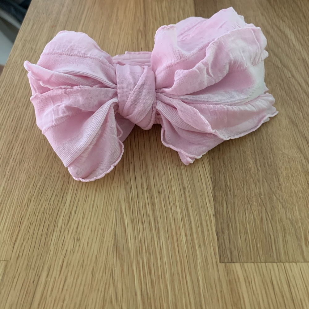Ruffle bow - NWOT